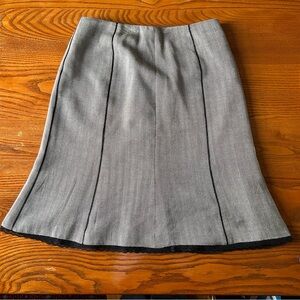 Oscar de la Renta Gray Herringbone Midi Skirt with Black Lace Trim